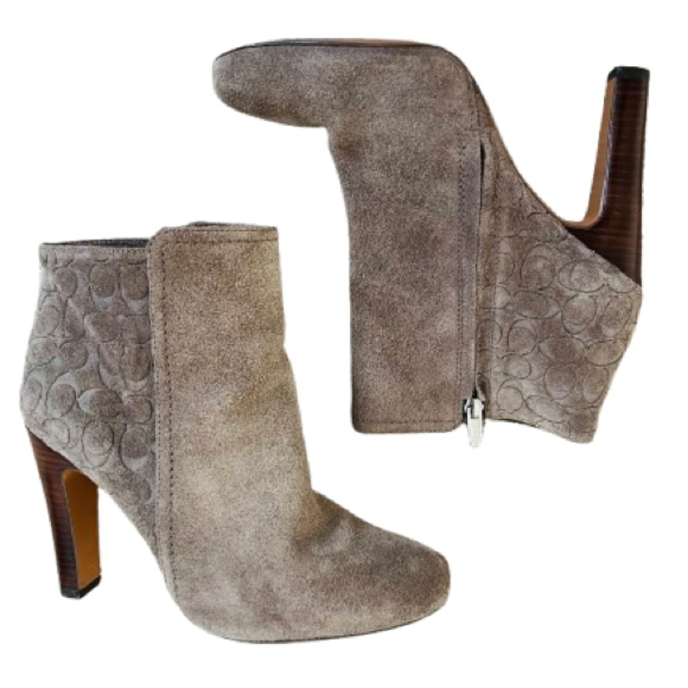 Coach HANNI Gray Signature Embossed Suede Ankle Boot. Size 8 - Picture 2 of 7